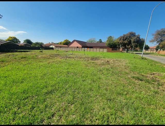 1,060M² VACANT LAND FOR SALE IN FALCON RIDGE